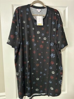 NWT LuLaRoe 3X Hudson tee in black with paw prints